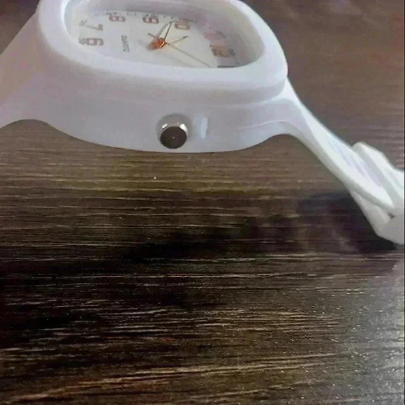 Square quartz watch - Picture 2 of 7